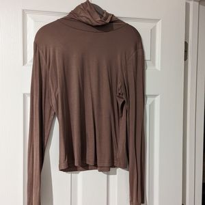 NWOT women's lightweight turtle neck